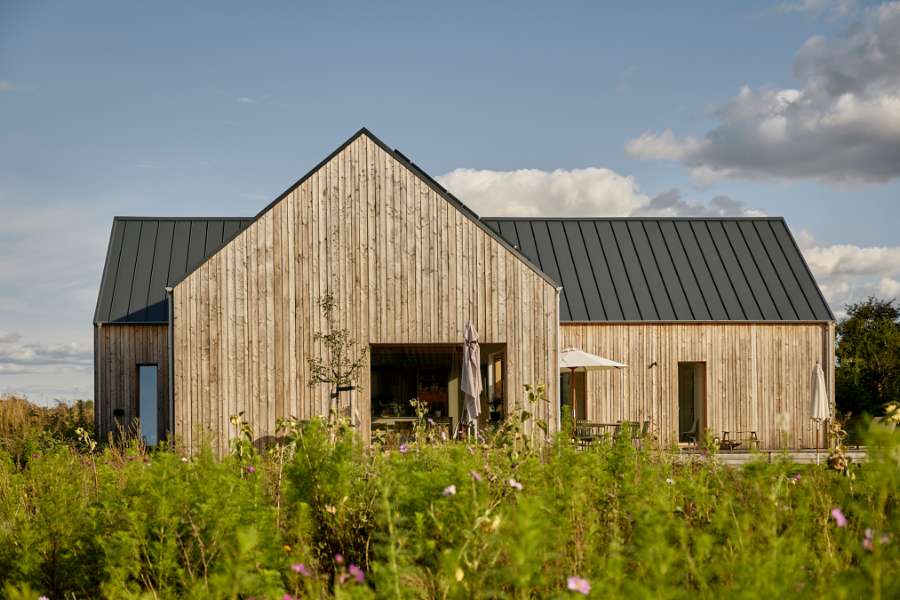 Tranquility settles under the steel roof on this idyllic nature site, Fischerstraße 11d, 14778 Päwesin, Germany